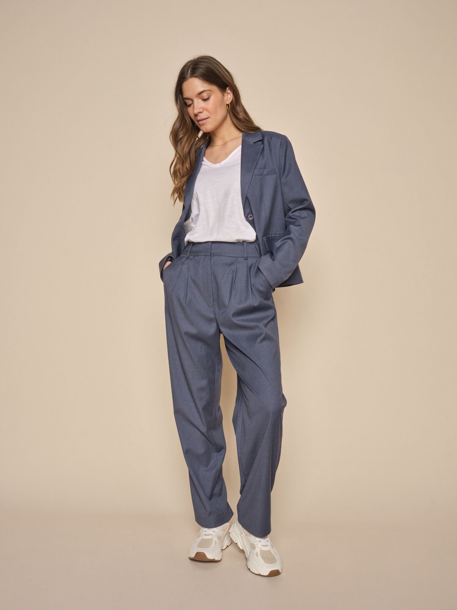 Modelshot / Navy Blazer / Detail